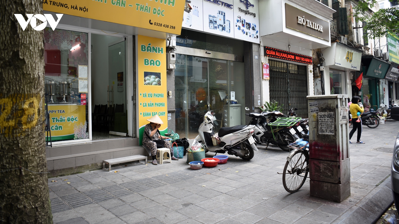 Cận cảnh loạt vỉa hè tuyến phố Hà Nội đủ điều kiện sử dụng tạm để buôn bán